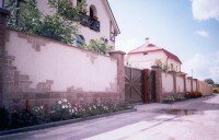 облицовка забора камнем